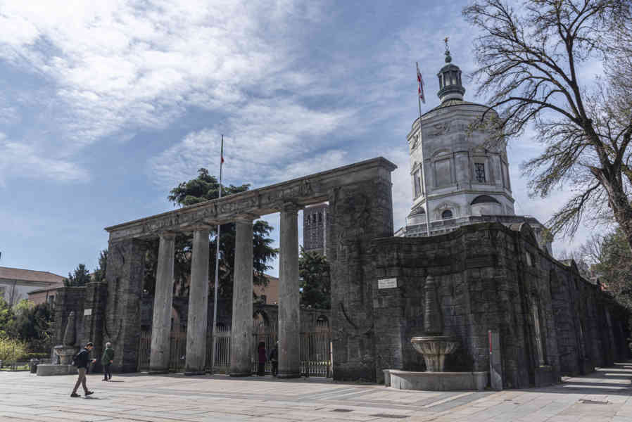 Italia - Milán 089 - Templo de la Victoria o  Memorial de los Milaneses.jpg